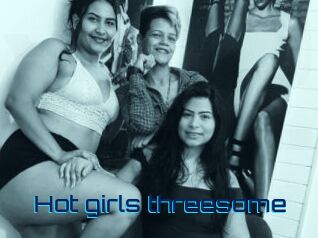 Hot_girls_threesome