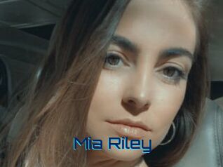 Mia_Riley